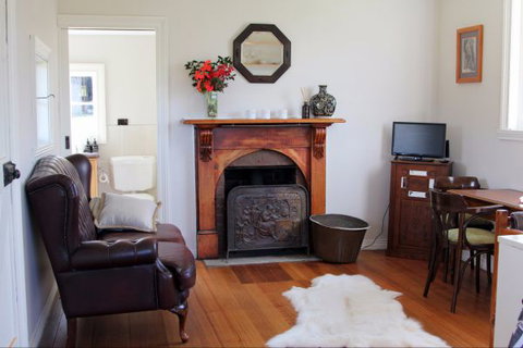 Wines For Joanie Cottage - Accommodation ACT 4