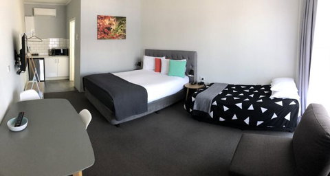 Commodore Motor Inn - Accommodation ACT 2