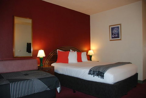Commodore Motor Inn - Accommodation ACT 5