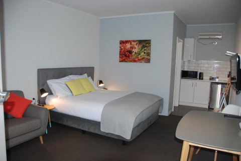 Commodore Motor Inn - Accommodation ACT 8