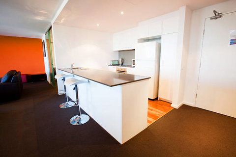 B7 Honeysuckle Apartments - Accommodation ACT 2