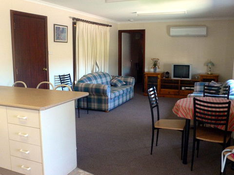 Back O' Bourke Accommodation - Accommodation ACT 2