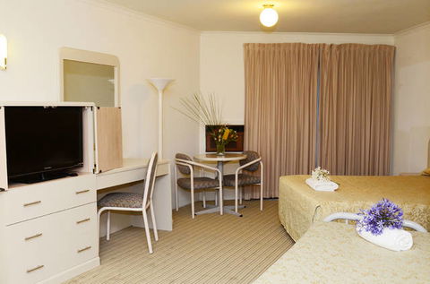 Motel 10 - Accommodation ACT 3