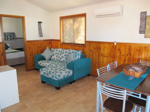 Blue Dolphin Holiday Resort - Accommodation ACT 1
