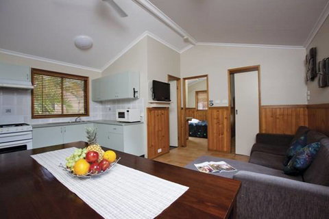 Blue Dolphin Holiday Resort - Accommodation ACT 4