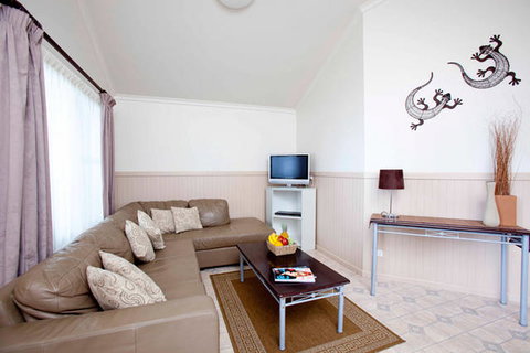 Blue Dolphin Holiday Resort - Accommodation ACT 8