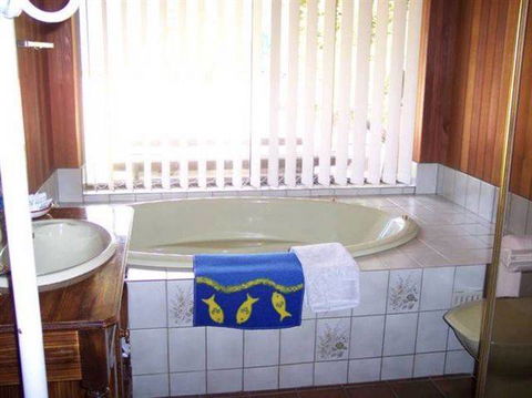 Bott's Beach Retreat - Accommodation ACT 3
