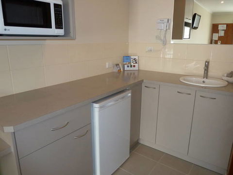 Comfort Inn & Suites Werribee - Accommodation ACT 2