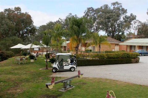 Commercial Golf Resort - Accommodation ACT 3