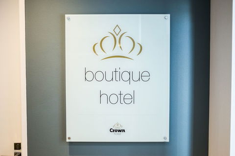 Crown Hotel - Accommodation ACT 4