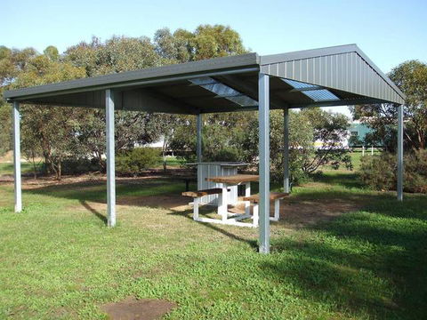 Cummins Community Caravan Park - Accommodation ACT 1