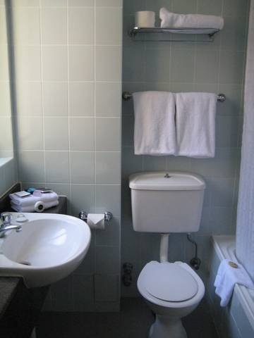 DeVere Hotel - Accommodation ACT 5