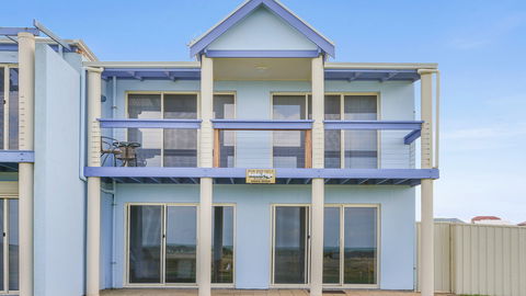 Blue Seas - Accommodation ACT 0