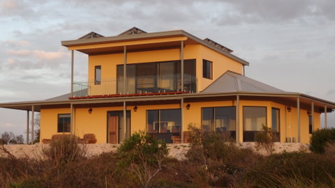 Dolphin Holiday House - Accommodation ACT 0
