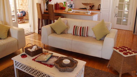 La Maison - French Villas - Accommodation ACT 0