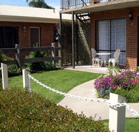 Esther Lodge Holiday Units - Accommodation ACT