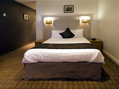 Golden Pebble Hotel - Accommodation ACT 3