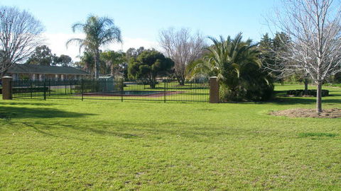 Golfview Motor Inn - Accommodation ACT 3