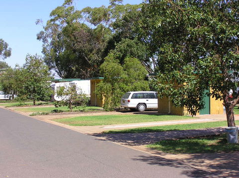 Griffith Tourist Caravan Park - Accommodation ACT 0