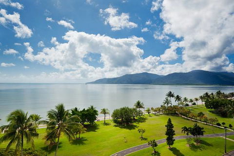 Holiday Inn Cairns Harbourside - Accommodation ACT 2