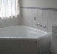 Macburn Self Contained Cottages Dog Friendly - Accommodation ACT