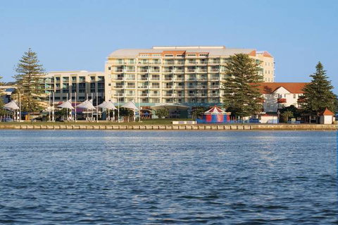 Oaks Waterfront Resort - Accommodation ACT 2