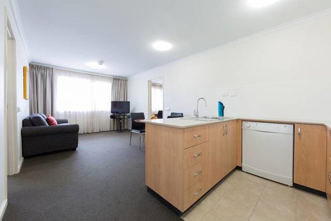 Premier Hotel & Apartments - Accommodation ACT 1