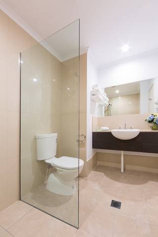 Premier Hotel & Apartments - Accommodation ACT 2