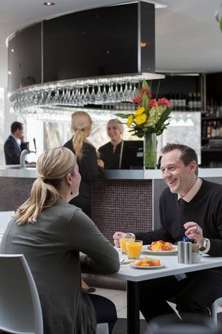 Premier Hotel & Apartments - Accommodation ACT 3