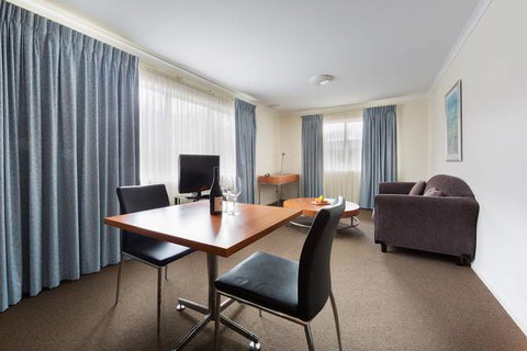 Premier Hotel & Apartments - Accommodation ACT 4