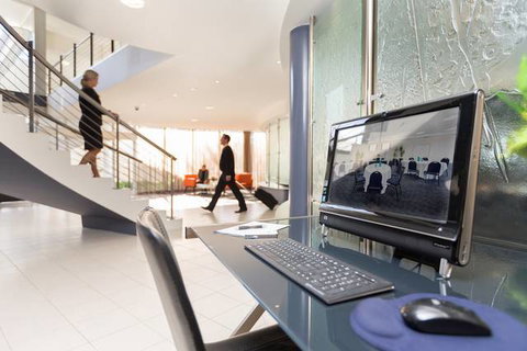 Premier Hotel & Apartments - Accommodation ACT 7