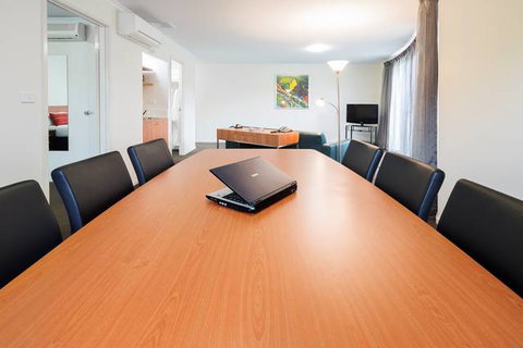 Premier Hotel & Apartments - Accommodation ACT 5