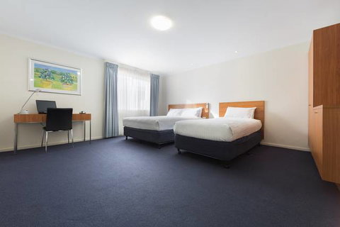 Premier Hotel & Apartments - Accommodation ACT 8