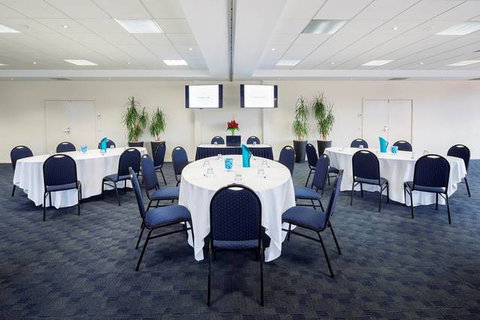 Premier Hotel & Apartments - Accommodation ACT 11