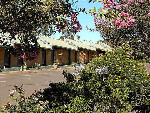Tarcutta Halfway Motor Inn/Horse Hotel - Accommodation ACT 1
