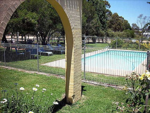 Tarcutta Halfway Motor Inn/Horse Hotel - Accommodation ACT 2