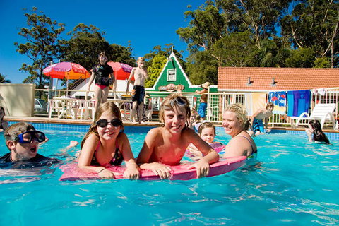 The Clog Barn Holiday Park - Accommodation ACT 4