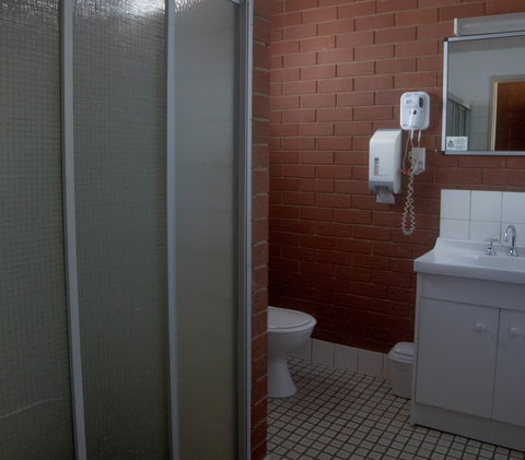 Junction Motor Inn - Accommodation ACT 5