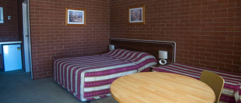 Junction Motor Inn - Accommodation ACT 7