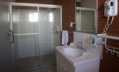 Junction Motor Inn - Accommodation ACT 9