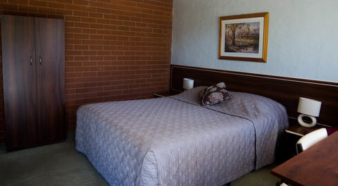 Junction Motor Inn - Accommodation ACT 10