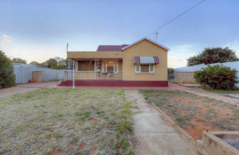 The Lodge Outback Motel - Accommodation ACT 6