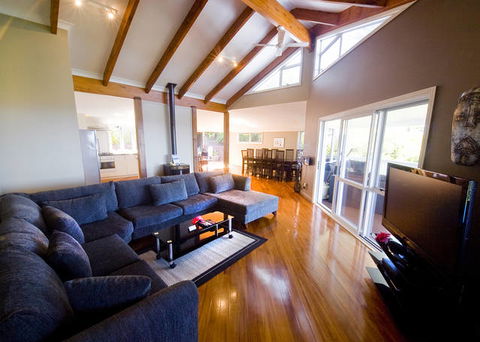 The White House Ocean View Spa Villa - Accommodation ACT 2