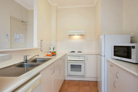 Tropic Towers Apartments - Accommodation ACT 2