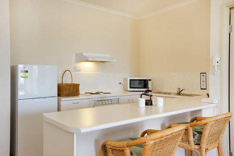 Tropic Towers Apartments - Accommodation ACT 7