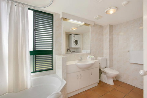 Tropic Towers Apartments - Accommodation ACT 14