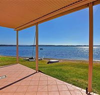 Luxury Waterfront House - Accommodation ACT
