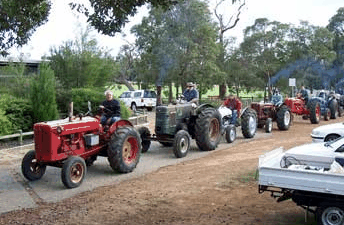 Hugh Manning Tractor  Machinery Museum - Accommodation ACT