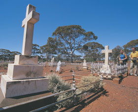 Coolgardie Cemetery - Accommodation ACT 0
