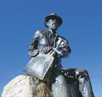 Paddy Hannans Statue - Accommodation ACT